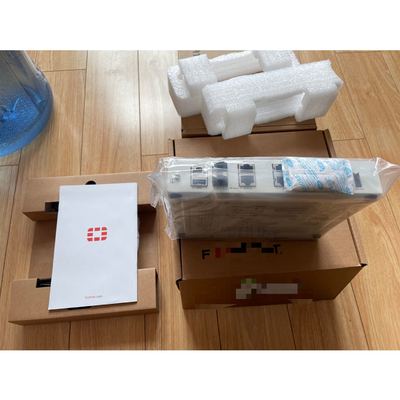 FG-81F 8 x GE RJ45 포트 2 x RJ45/SFP 공유 미디어 WAN 포트 128GB SSD 컴팩트 디자인